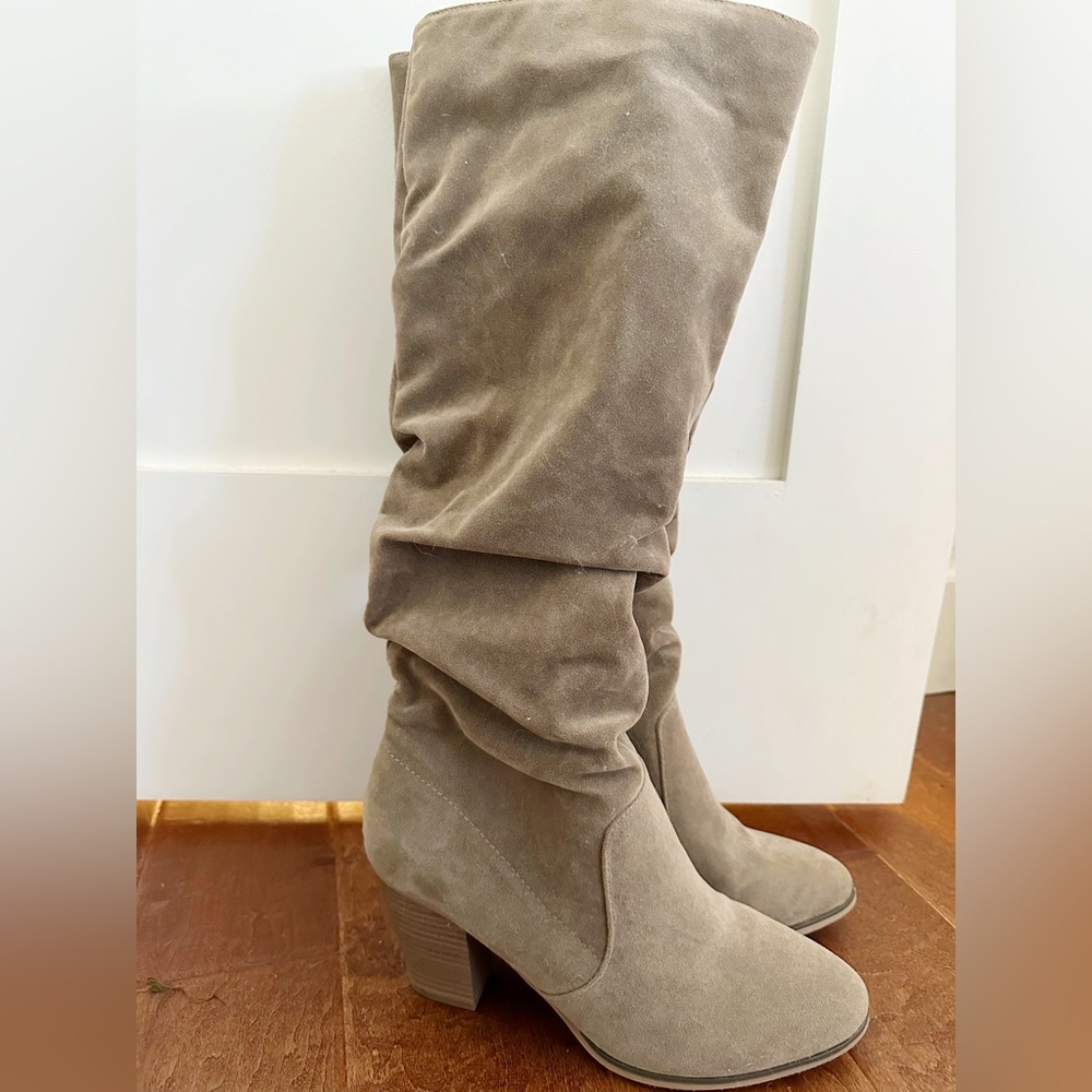 Universal Thread Scrunch Boots - size 10 - Taupe